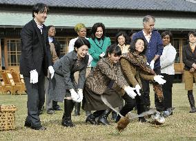 Princess Mako does 1st duty as attendant to guests