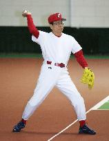 Fukuda plays catch baseball with Chinese premier in Beijing