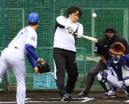Ex-Yomiuri Giants Matsui, Takahashi face off at DeNA camp