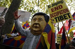 Protesters in London demand China end "crackdown" on Tibet