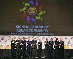 Southeast Asian leaders mark birth of ASEAN community