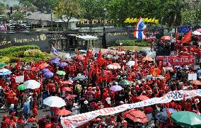 Thaksin supporters rally in Bangkok