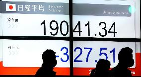 Tokyo stocks tumble on concern over Trump entry ban