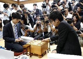 Shogi prodigy Fujii in match to set new win streak record