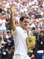 Federer wins record 8th Wimbledon title