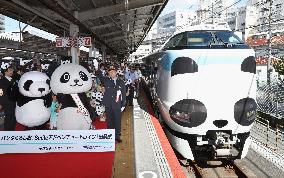"Panda train" starts service in western Japan
