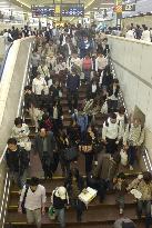 Transport facilities packed as holidaymakers rush home