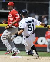 Mariners' Ichiro 3-for-5 with 3 stolen bases against Angels