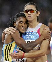 Bahamas' Williams-Darling wins women's 400-meters in Olympics