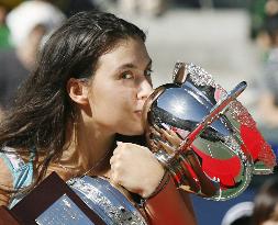 Bartoli wins women's singles at Japan Open