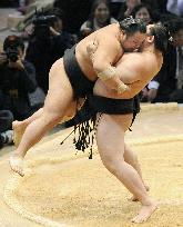 Asashoryu sentences Chiyotaikai to fatal 8th defeat in Kyushu