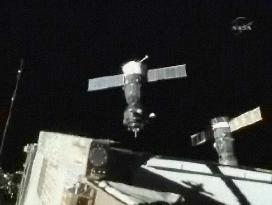 Noguchi, 2 other astronauts arrive at Int'l Space Station