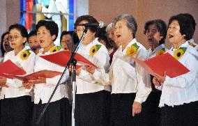 A-bomb victims in Nagasaki sing for end to nuke weaponry