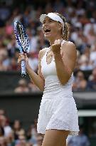 Sharapova reaches Wimbledon semifinal