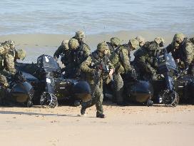 Japanese troops join U.S.-Aussie military drill for 1st time