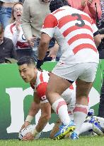 Japan's Yamada scores try against Samoa