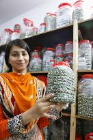 Islamabad workshop makes beads from waste newspapers, calendars