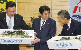 Fukushima salmon presented to PM Abe