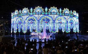 Fountain illuminated on eve of Kobe Luminarie event