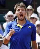 Tennis: Wawrinka powers into French Open 3rd round