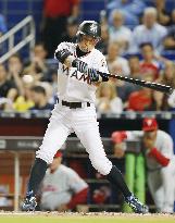Baseball: Suzuki gets 3,056th hit in Major League Baseball