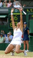 Mauresmo clinches Wimbledon title