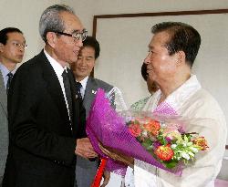 N. Korean delegation chief visits S. Korea's ex-president Kim