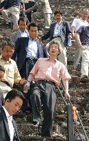 (1)Koizumi visits Mexican ruins