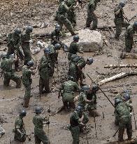 (1)13 found dead in rescue efforts after Kyushu mudslides