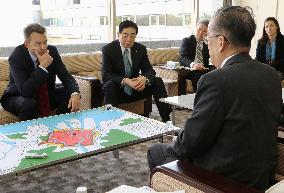 ICRC chief Maurer listens to survivor of Hiroshima A-bombing