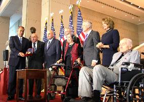 Congressional Gold Medal given to surviving members of "Monuments Men"