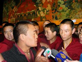 Tibetan monks in Lhasa demand freedom