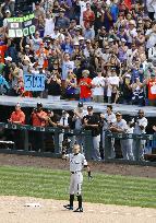 Ichiro Suzuki joins 3,000-hit club