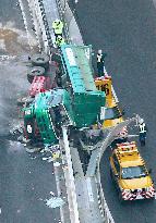 Truck crash on Metropolitan Expressway in Tokyo