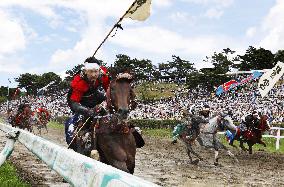 Armored warriors compete in horse race