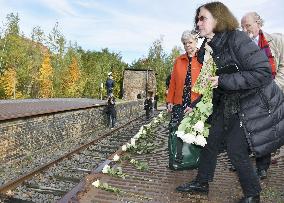 Remembering Holocaust victims at Berlin station