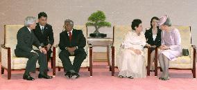 Emperor, empress meet with Singapore president, wife
