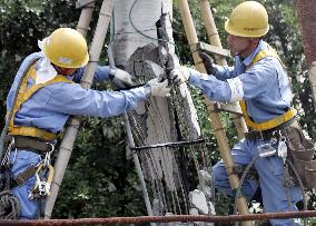 (3)Photos from train crash site in Hyogo Pref.