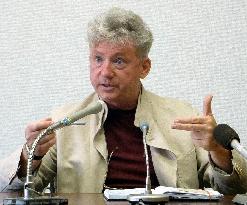 Film director Clarke in Japan to shoot A-bomb movie