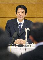 Abe apologizes to nation for abrupt resignation