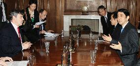 Abe hold talks with Brown