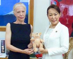 Steiff presents Teddy Bear dolls to Fukushima children