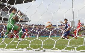 Champions Japan thrash Palestine in opener