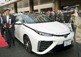 Fukuoka Pref. Introduces Toyota's Mirai fuel-cell car