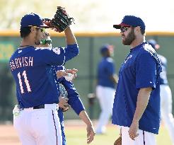 Darvish talks about elbow problem with Lewis