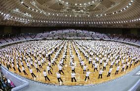 Guinness record set in Japan for most people twirling batons