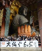 Huge glove created in Nara