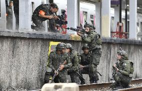 Soldiers, police conduct anti-terror drills in Rio de Janeiro