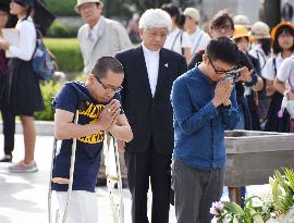Nguyen Duc visits Peace Memorial Park in Hiroshima