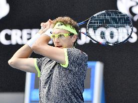 Djokovic upset by 117th-ranked Istomin in 2nd round